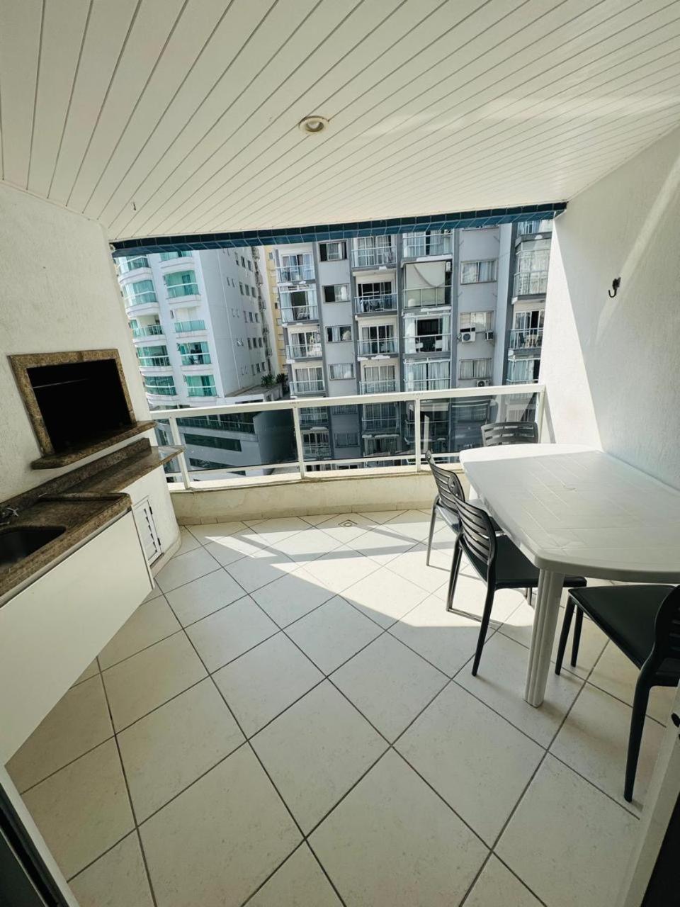 Apto A 100M Da Praia Central Balneário Camboriú Exterior foto